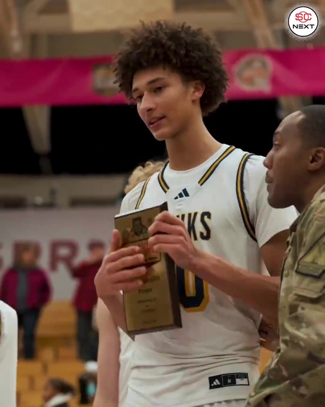 mk体育在线官网26年新人对决！前五热门22+11领衔4人得分上双 状元大热空砍31分