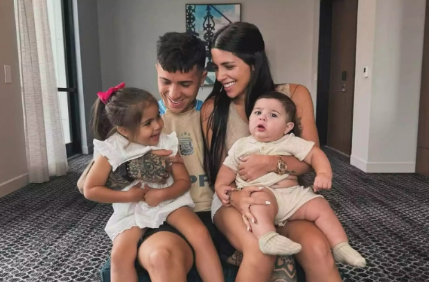 mk体育在线登录入口❤重归于好！恩佐晒一家四口合照，祝女友瓦伦蒂娜25岁生日快乐