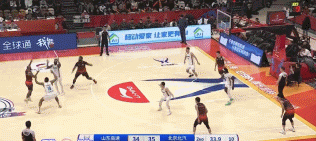 mksports体育闪转腾挪！克里斯大幅转身晃开防守 面对空篮轻松打中