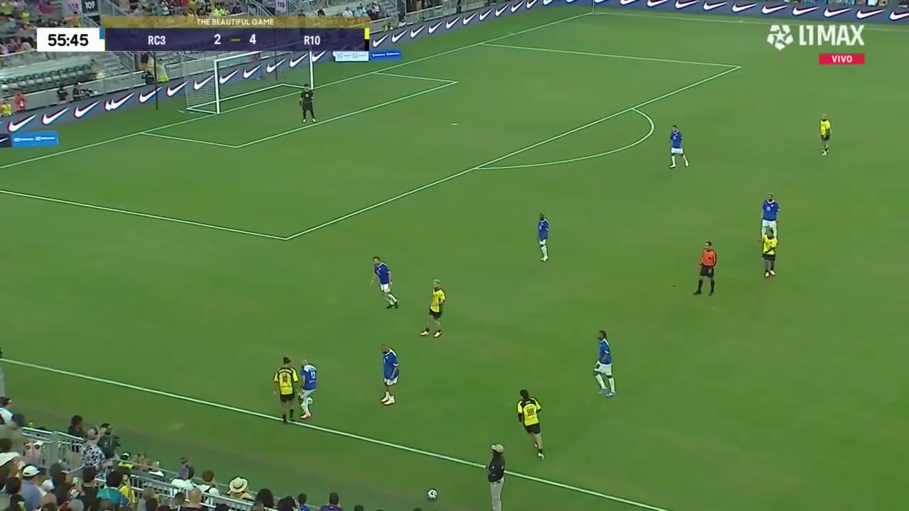 mk体育平台网页版入口还是那个足球精灵🪄45岁小罗对位梅西保镖 狂秀牛尾巴+各种花式